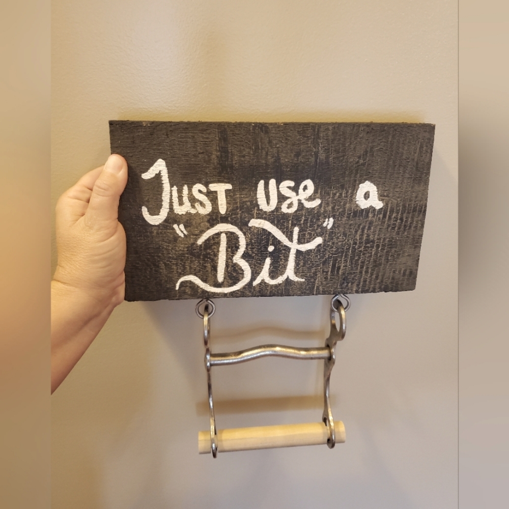Toilet paper holder. Barn/Horse
